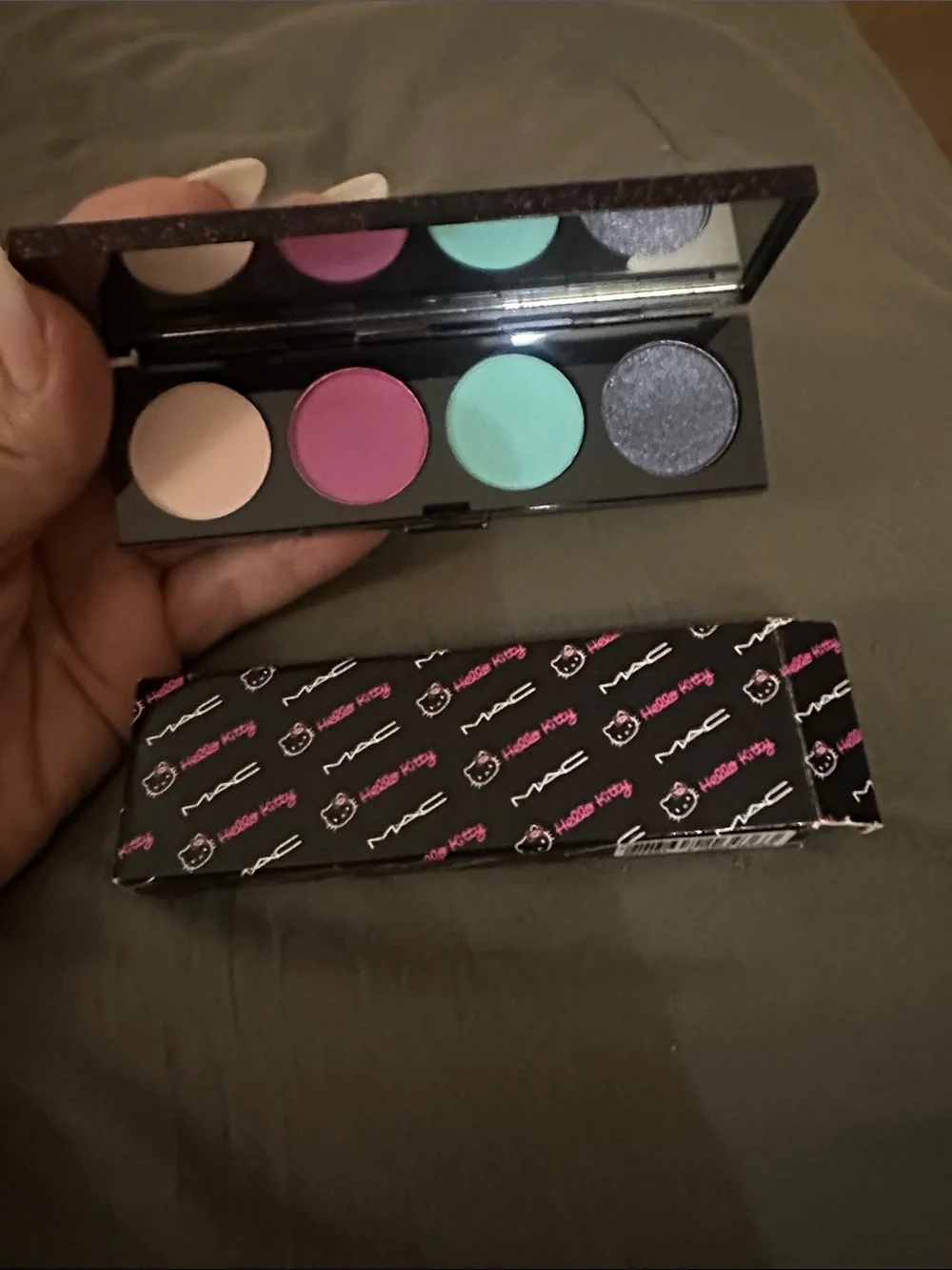 MAC Cosmetics Hello Kitty Mini Quad - Peach, Pink, Mint, Navy